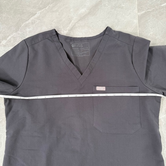 Women’s Figs Catarina One Pocket V-Neck Scrub Top Style FW1000 Size Medium - Picture 11 of 16